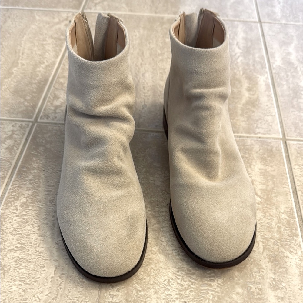 NYDJ light beige suede booties new w/o tags